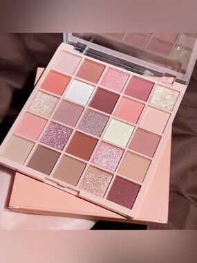 Kohl's Pink & Rose 25-Shade Eyeshadow Palette